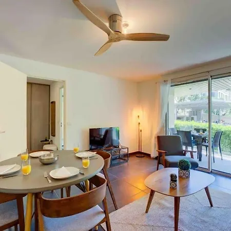 Stylish 1bdr W/huge Balcony/shared Roof Pool Apartment *