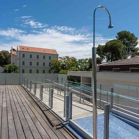 Stylish 1bdr W/huge Balcony/shared Roof Pool * Cannes