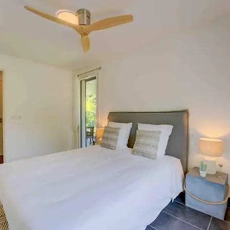 Stylish 1bdr W/huge Balcony/shared Roof Pool Apartment *